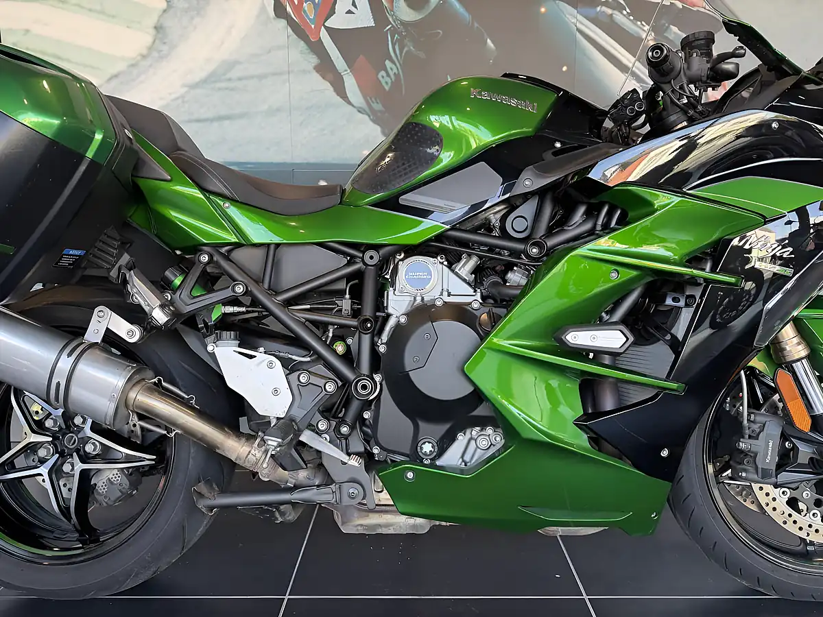 Used 2020 Kawasaki Ninja H2 Sx Se - Interior and Exterior details 3