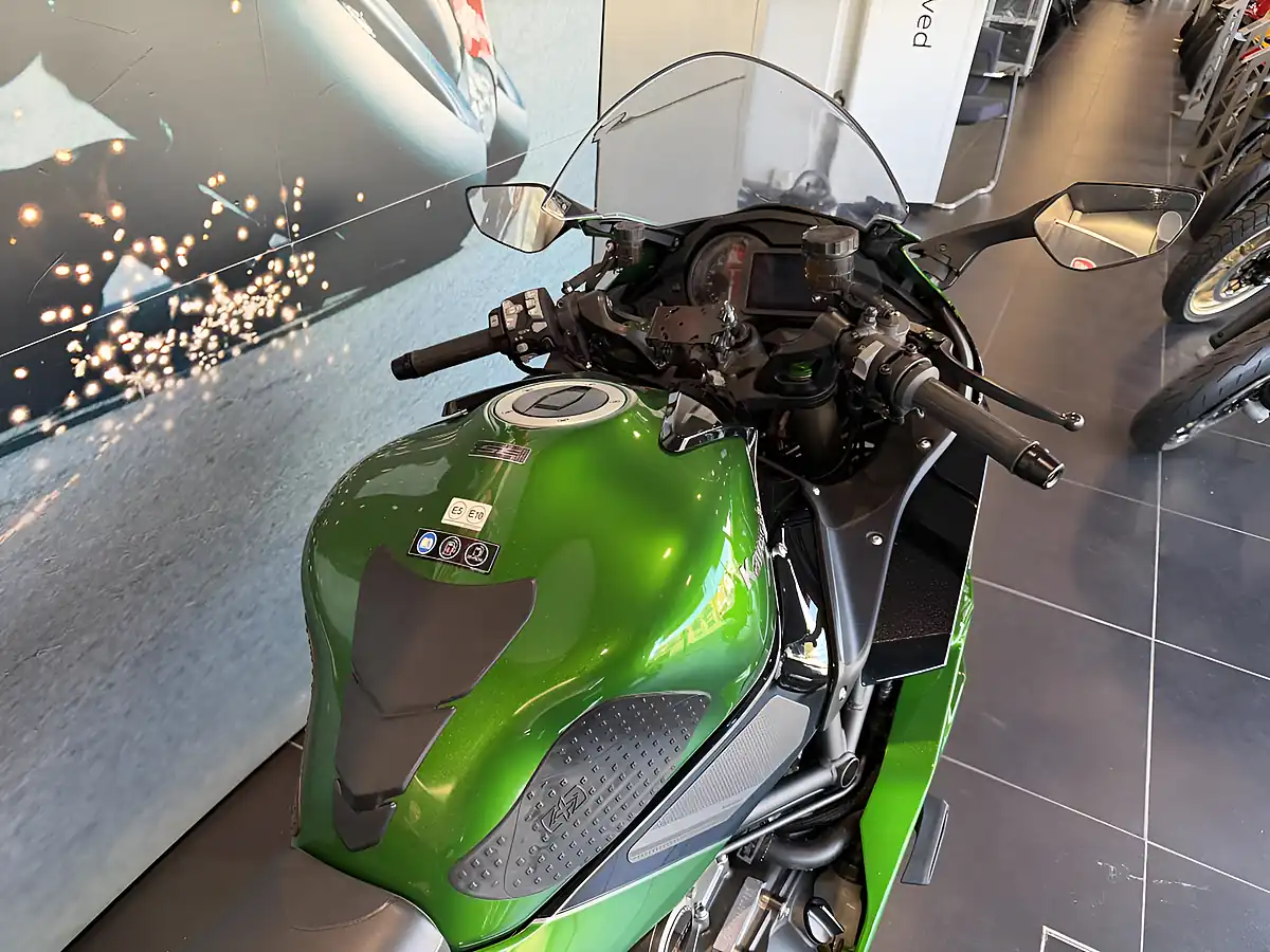Used 2020 Kawasaki Ninja H2 Sx Se - Interior and Exterior details 9