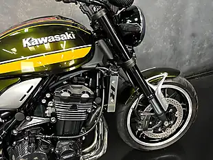 Used 2020 Kawasaki Z900 RS Modern Classic Green - Interior and Exterior details 10