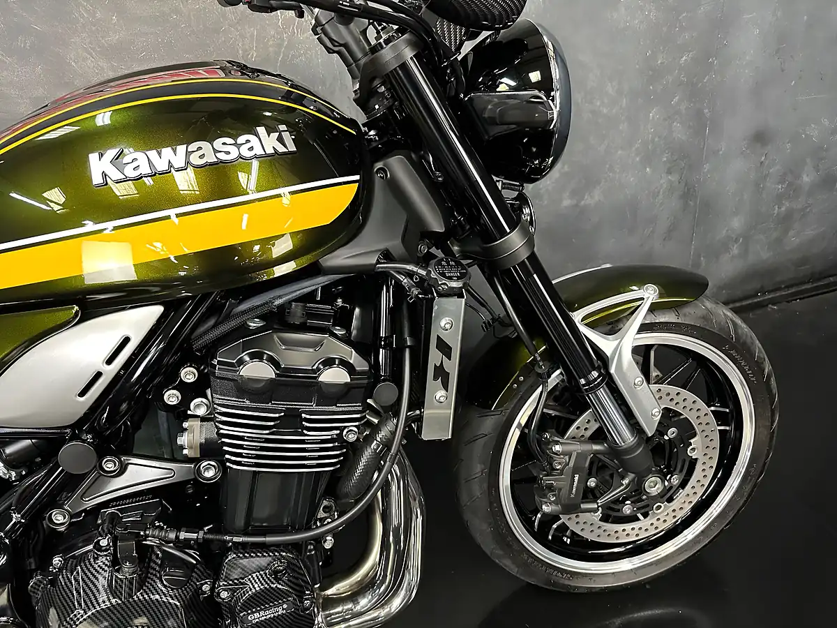 Used 2020 Kawasaki Z900 RS Modern Classic Green - Interior and Exterior details 10
