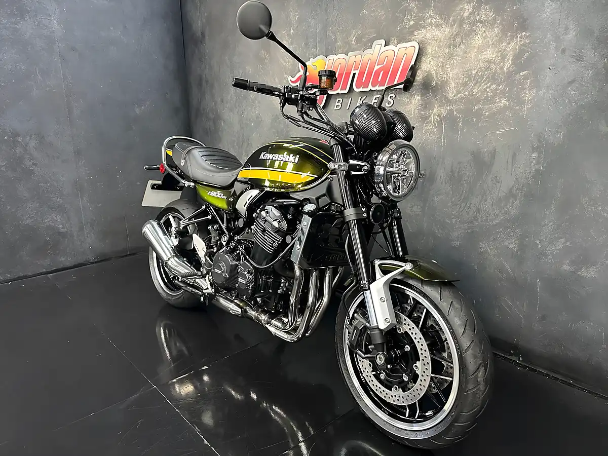 Used 2020 Kawasaki Z900 RS Modern Classic Green - Interior and Exterior details 4