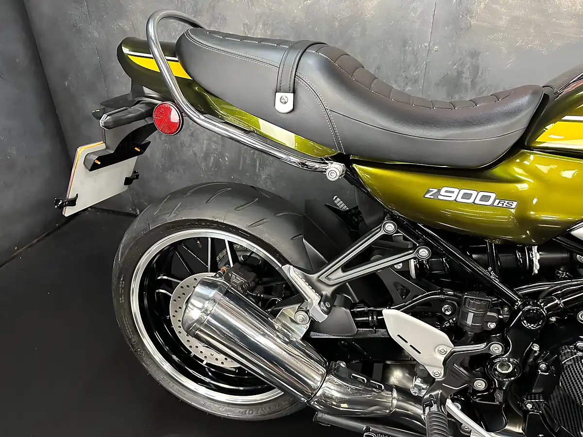 Used 2020 Kawasaki Z900 RS Modern Classic Green - Interior and Exterior details 7