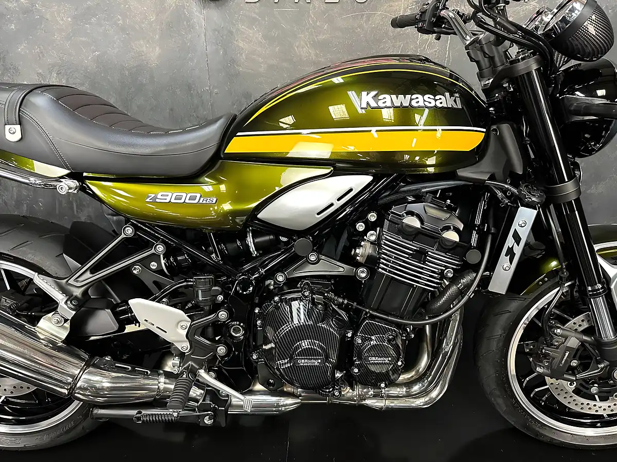 Used 2020 Kawasaki Z900 RS Modern Classic Green - Interior and Exterior details 8