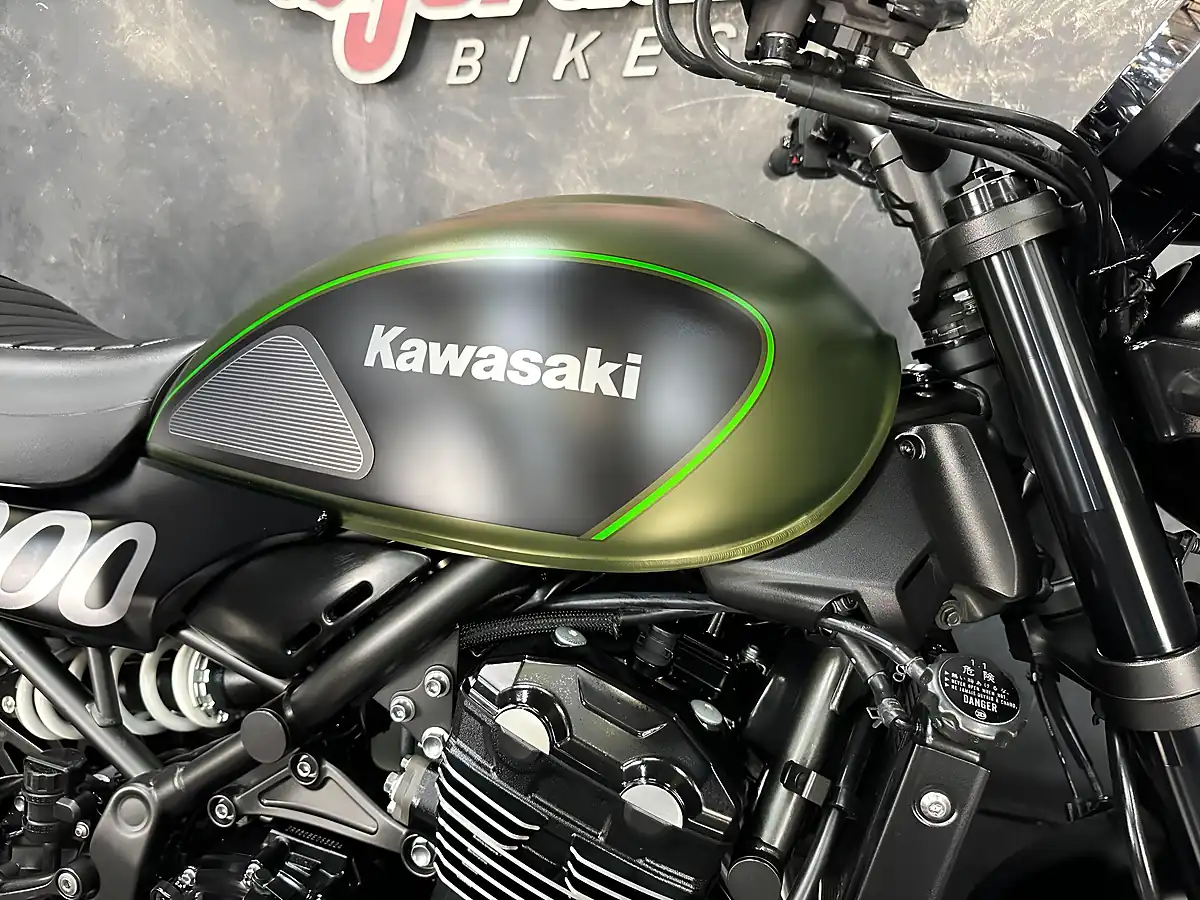 Used 2020 Kawasaki Z900 RS Modern Classic Green - Interior and Exterior details 12