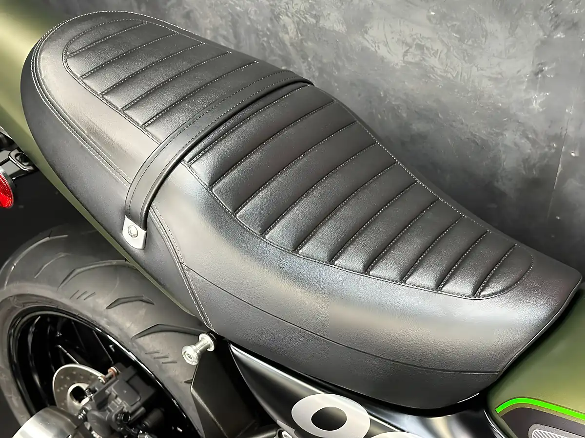 Used 2020 Kawasaki Z900 RS Modern Classic Green - Interior and Exterior details 13