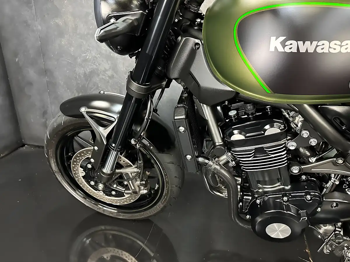 Used 2020 Kawasaki Z900 RS Modern Classic Green - Interior and Exterior details 17