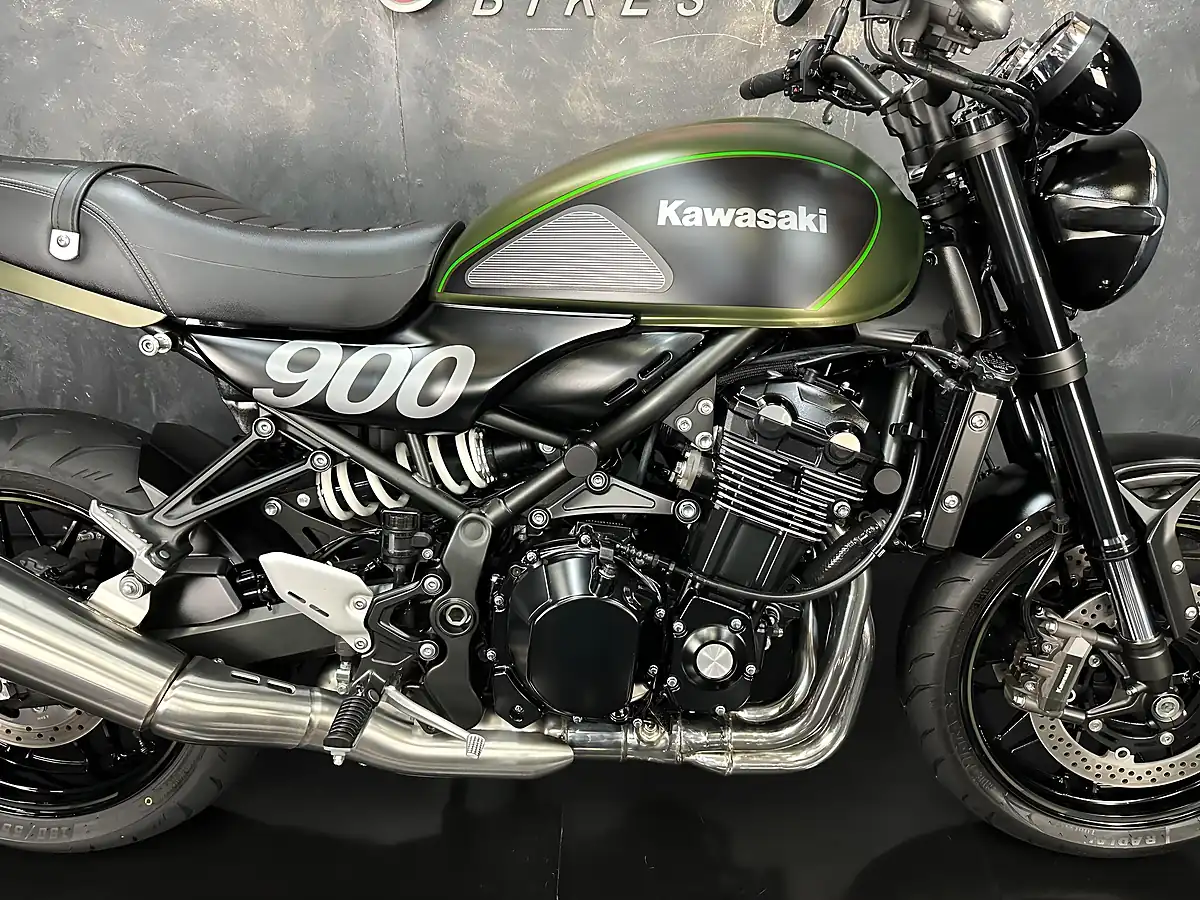 Used 2020 Kawasaki Z900 RS Modern Classic Green - Interior and Exterior details 8