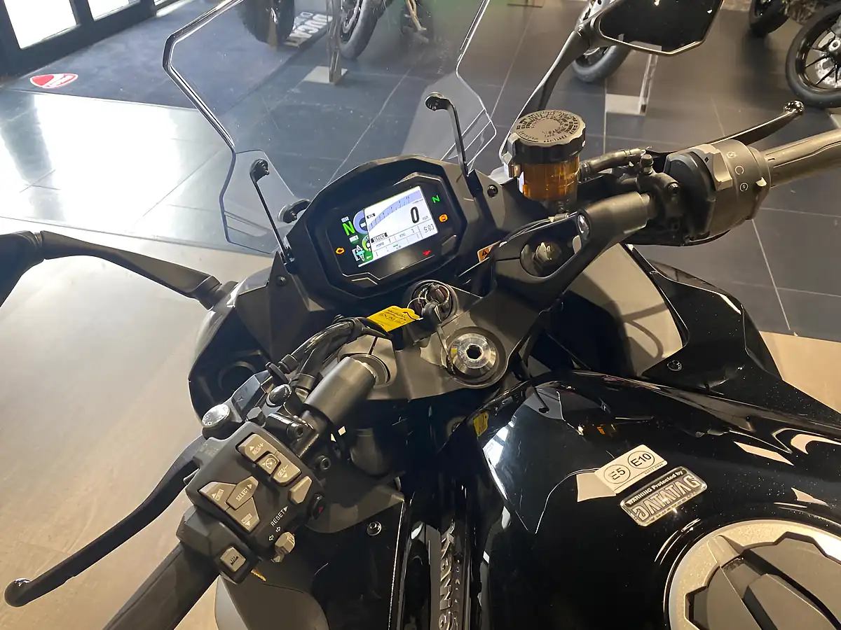 Used 2020 Kawasaki Zx1002 Klfa - Interior and Exterior details 12