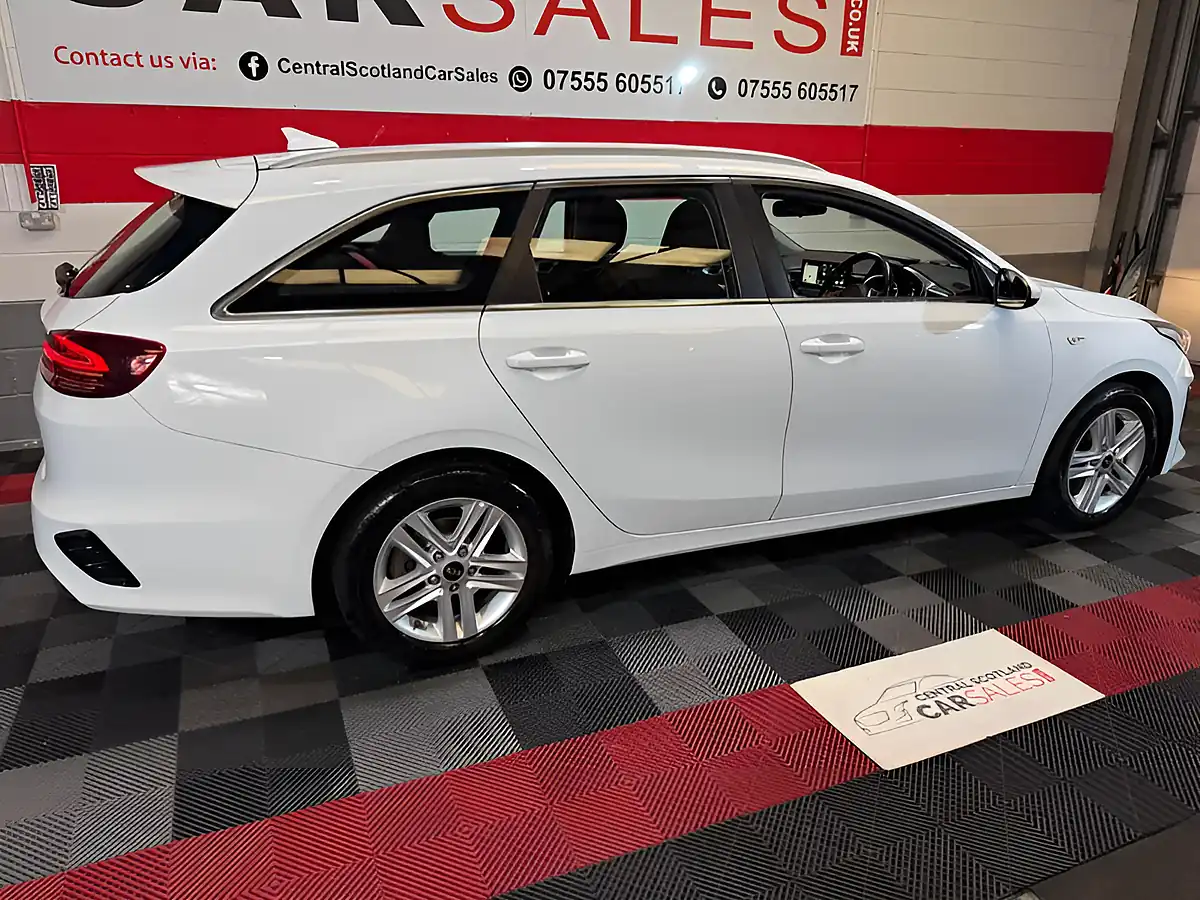 Used 2020 Kia Ceed 2 Nav Sportswagon White - Interior and Exterior details 10