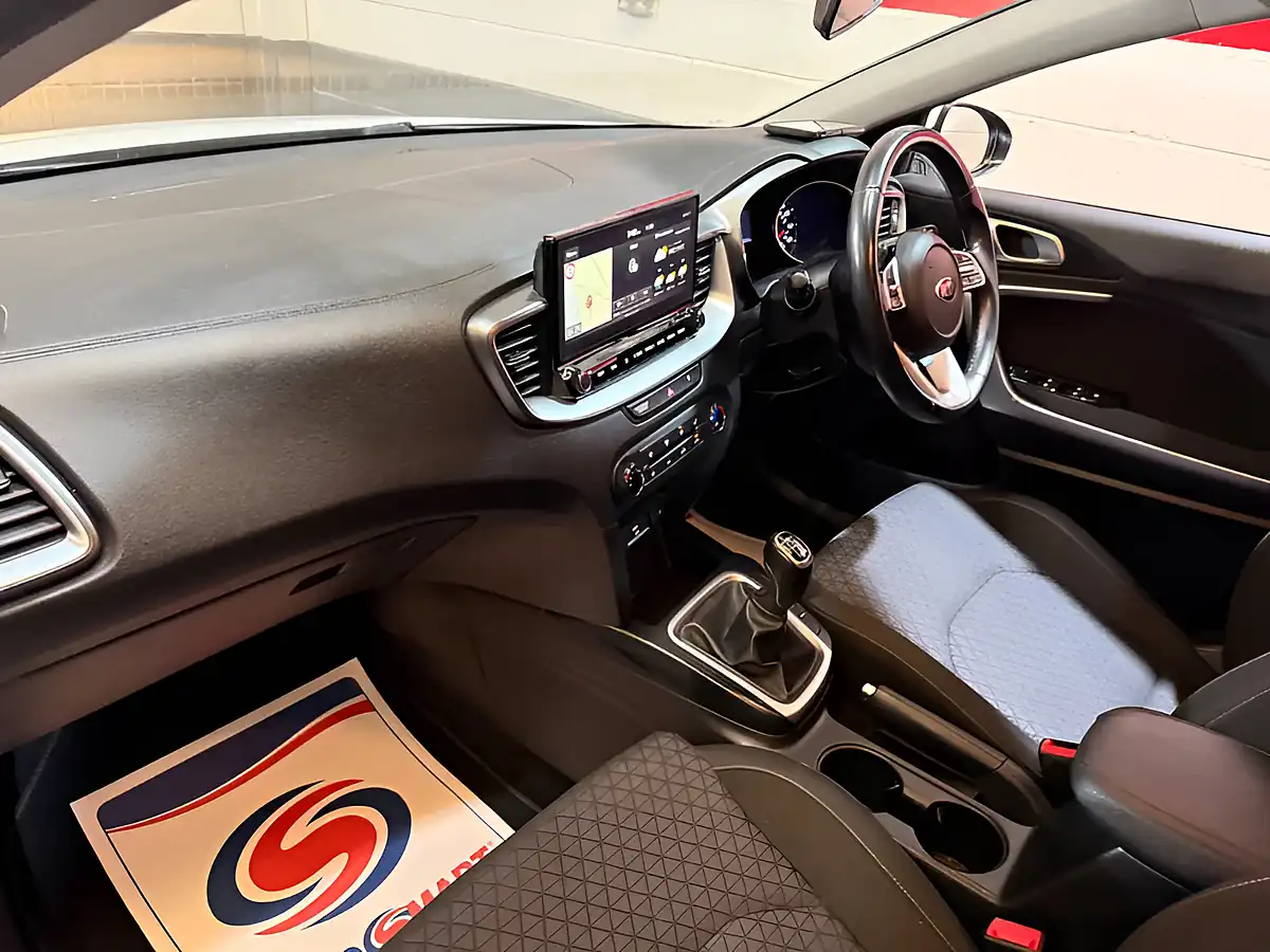 Used 2020 Kia Ceed 2 Nav Sportswagon White - Interior and Exterior details 11