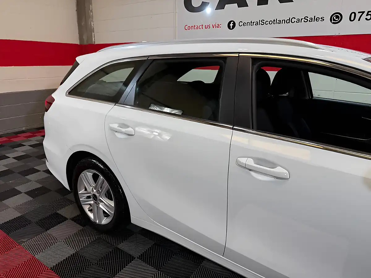 Used 2020 Kia Ceed 2 Nav Sportswagon White - Interior and Exterior details 3