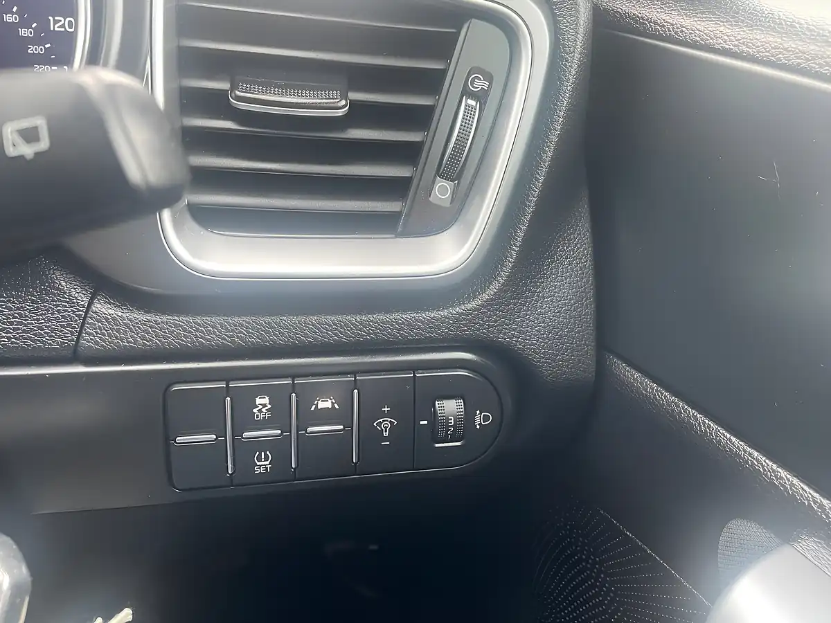 Used 2020 Kia Ceed Eco 2 Sportswagon Silver - Interior and Exterior details 18