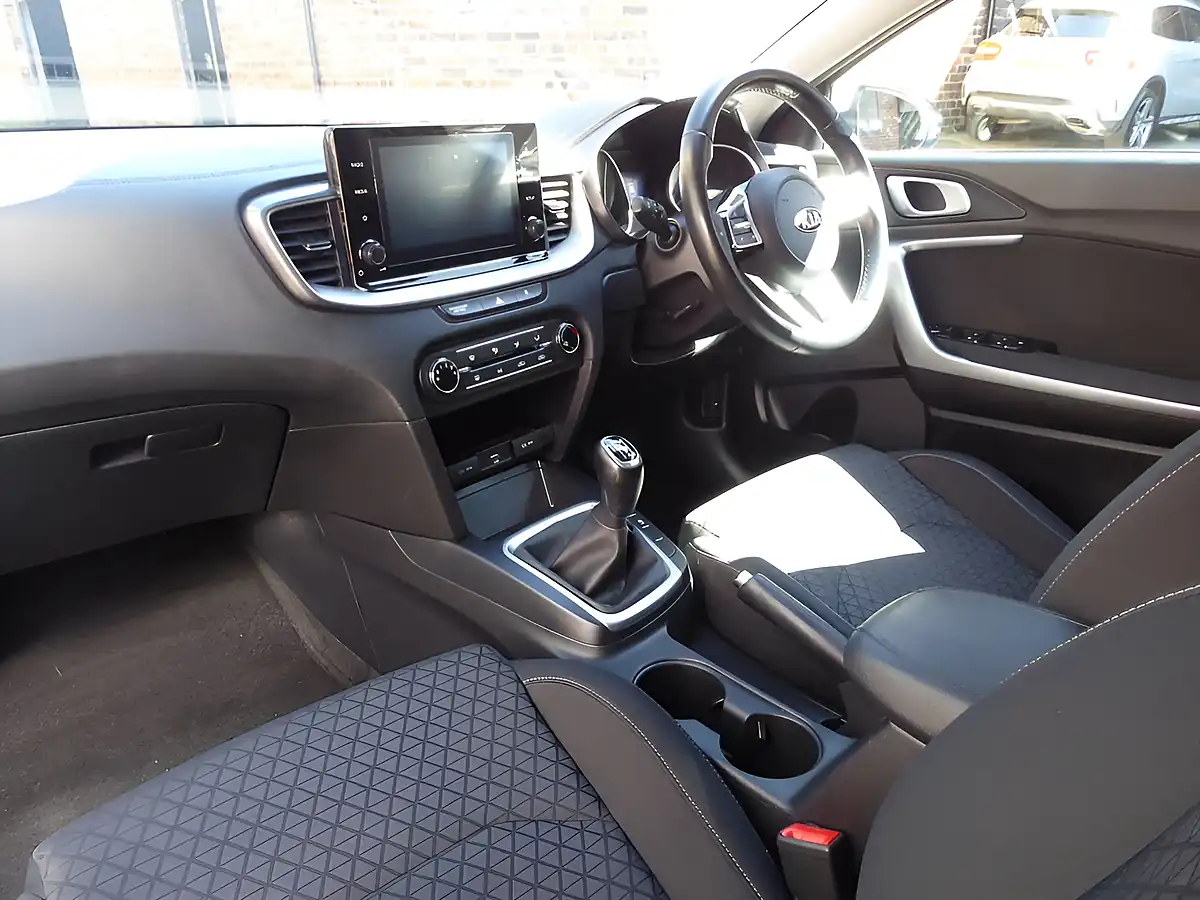 Used 2020 Kia Ceed Eco 2 White - Interior and Exterior details 11