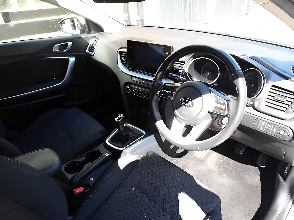 Used 2020 Kia Ceed Eco 2 White - Interior and Exterior details 12