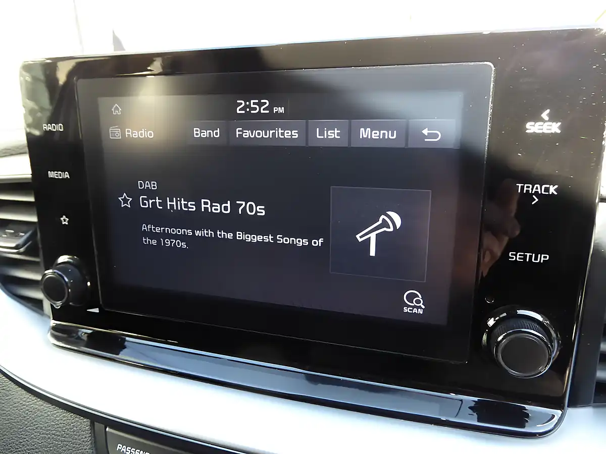 Used 2020 Kia Ceed Eco 2 White - Interior and Exterior details 16
