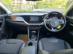 Used 2020 Kia Niro 2 Silver - Interior and Exterior details 10