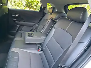Used 2020 Kia Niro 2 Silver - Interior and Exterior details 11