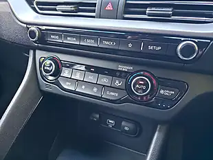 Used 2020 Kia Niro 2 Silver - Interior and Exterior details 12