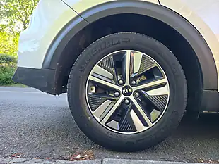 Used 2020 Kia Niro 2 Silver - Interior and Exterior details 15