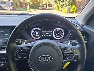 Used 2020 Kia Niro 2 Silver - Interior and Exterior details 17