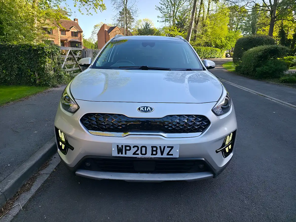 Used 2020 Kia Niro 2 Silver - Interior and Exterior details 2