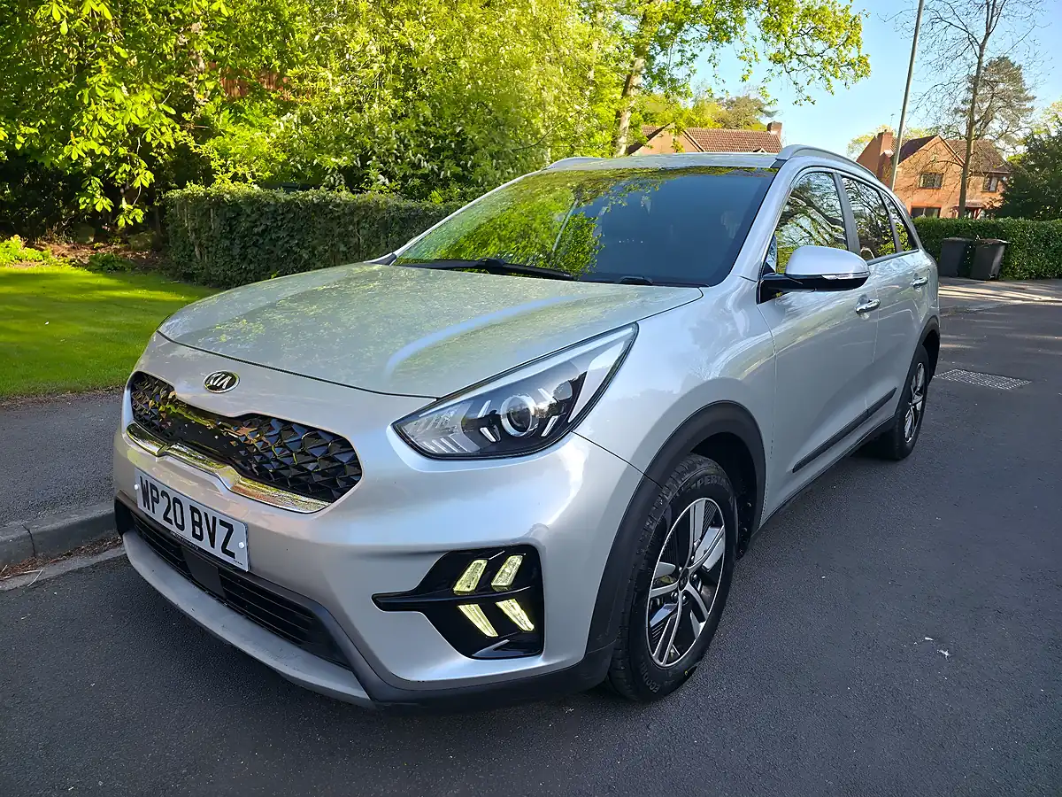 Used 2020 Kia Niro 2 Silver - Interior and Exterior details 3