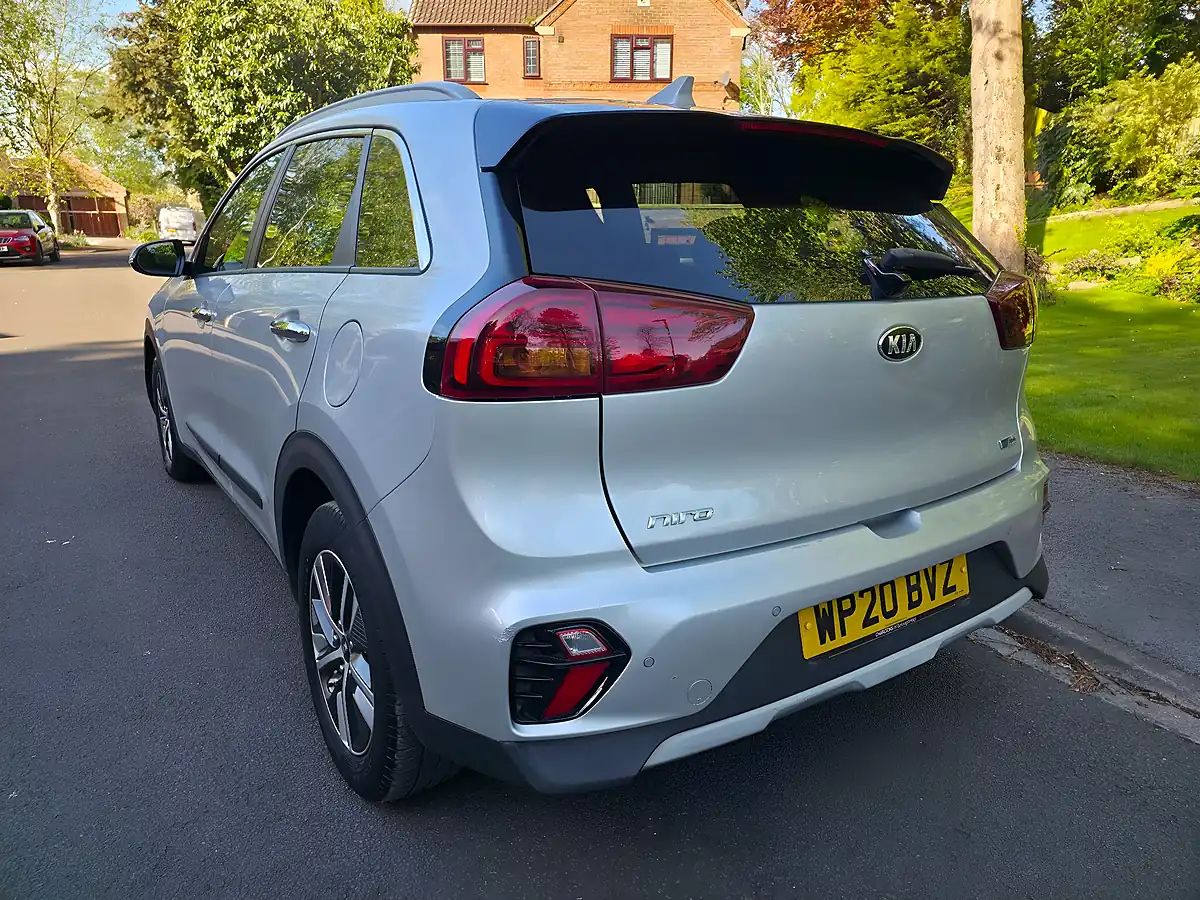 Used 2020 Kia Niro 2 Silver - Interior and Exterior details 4