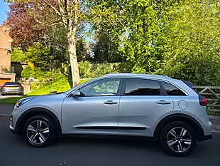 Used 2020 Kia Niro 2 Silver - Interior and Exterior details 5