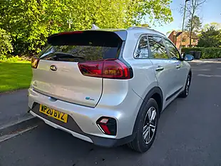 Used 2020 Kia Niro 2 Silver - Interior and Exterior details 8