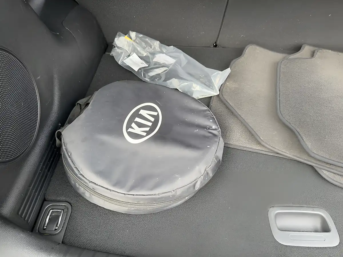 Used 2020 Kia Niro 4 Black - Interior and Exterior details 10