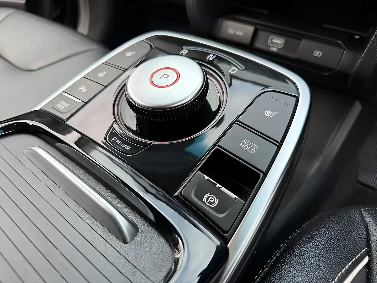 Used 2020 Kia Niro 4 Black - Interior and Exterior details 16