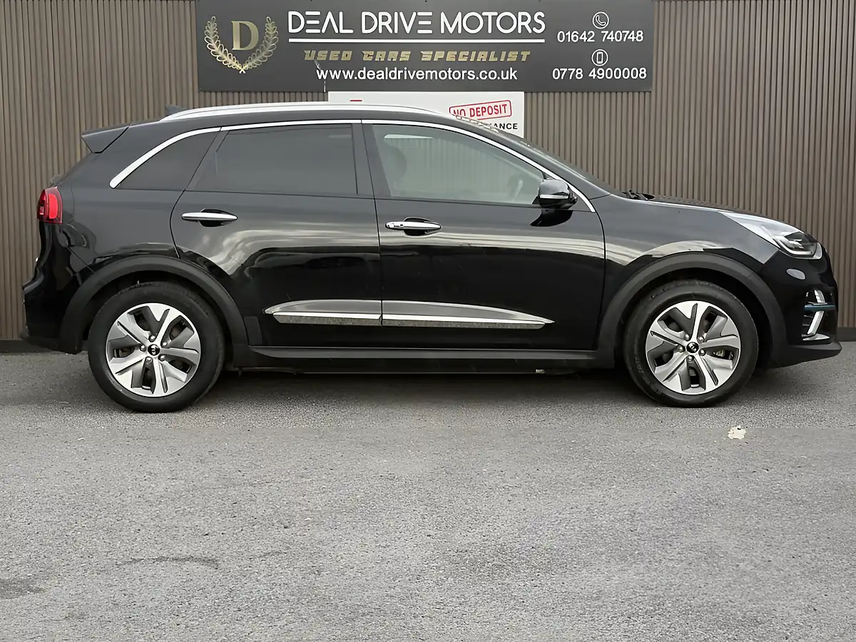 Used 2020 Kia Niro 4 Black - Interior and Exterior details 8
