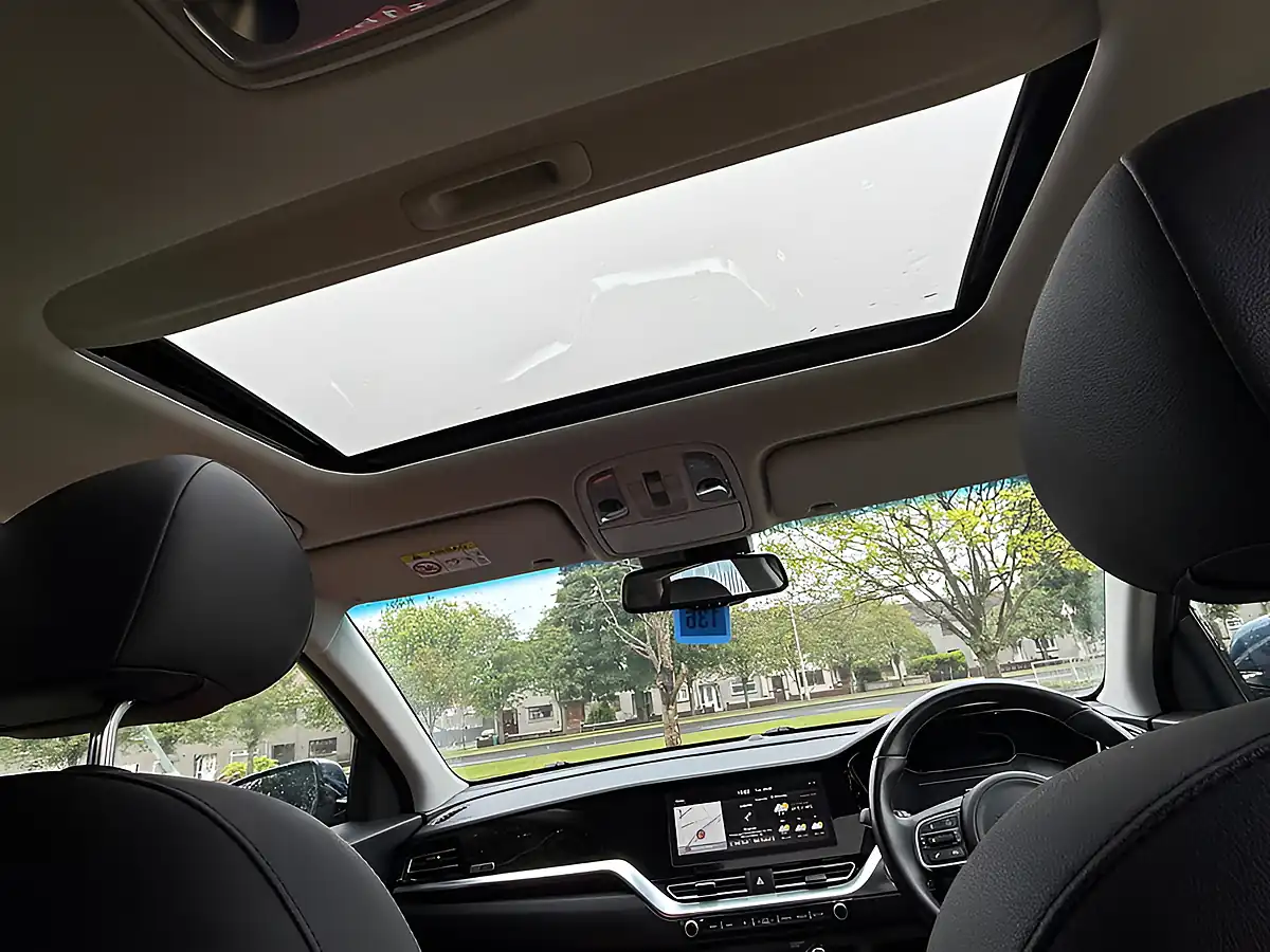 Used 2020 Kia Niro 4 Blue - Interior and Exterior details 11