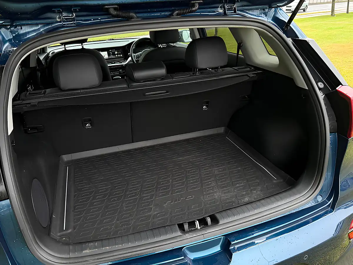 Used 2020 Kia Niro 4 Blue - Interior and Exterior details 12