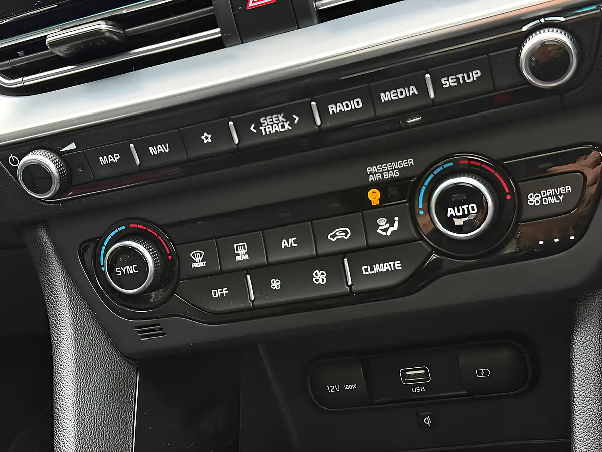 Used 2020 Kia Niro 4 Blue - Interior and Exterior details 15