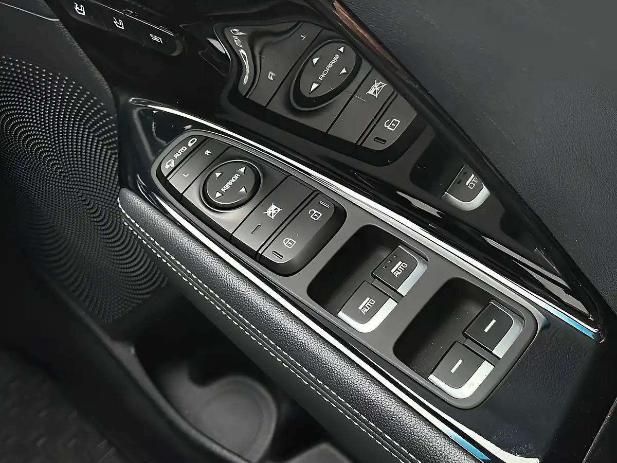 Used 2020 Kia Niro 4 Blue - Interior and Exterior details 18
