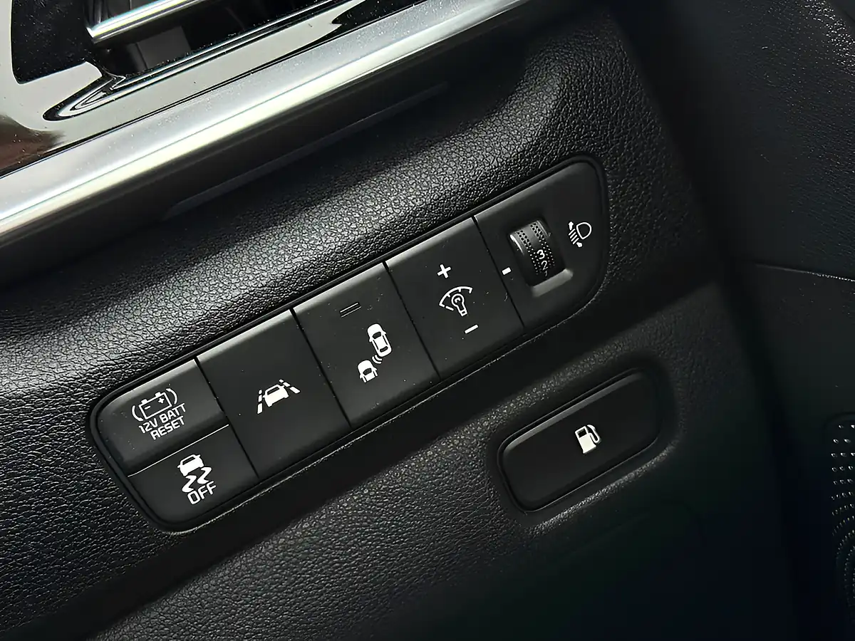 Used 2020 Kia Niro 4 Blue - Interior and Exterior details 19