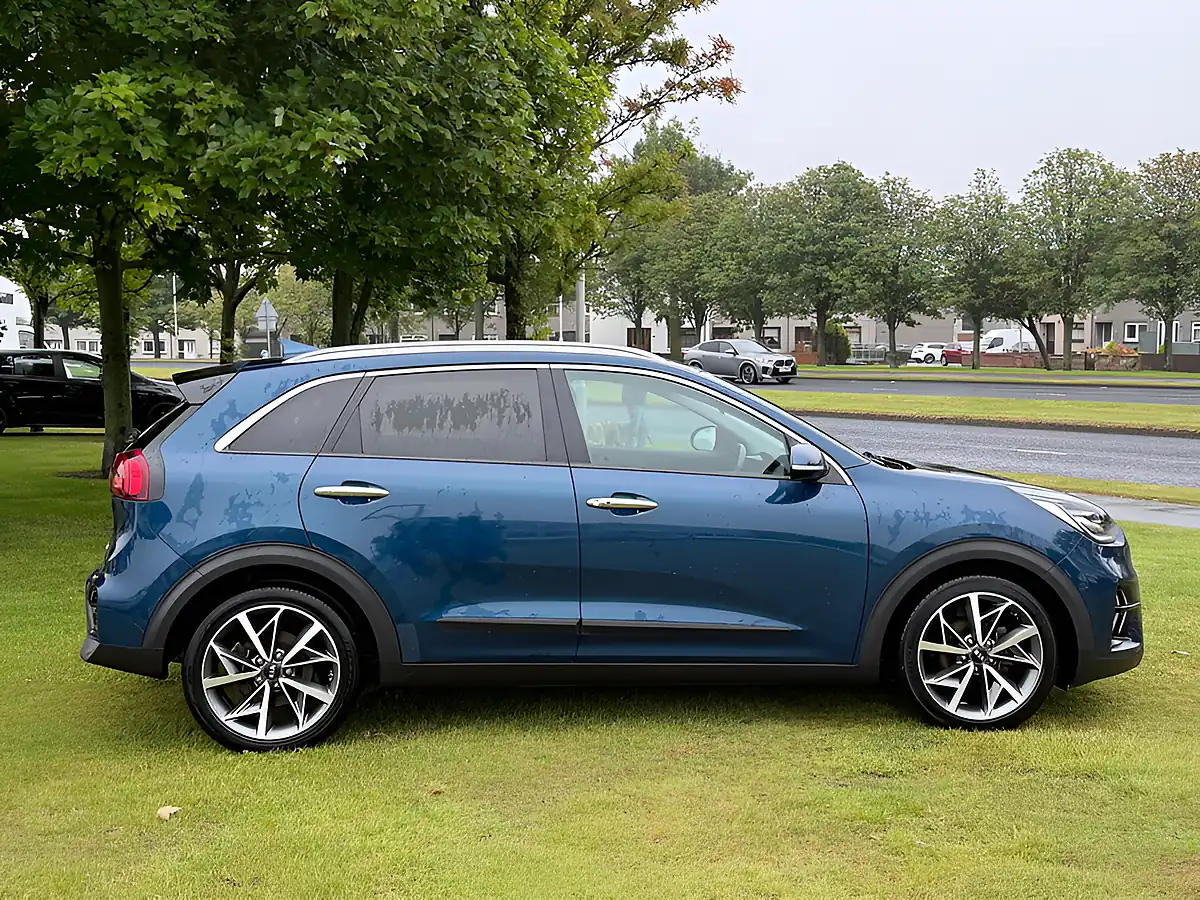 Used 2020 Kia Niro 4 Blue - Interior and Exterior details 6
