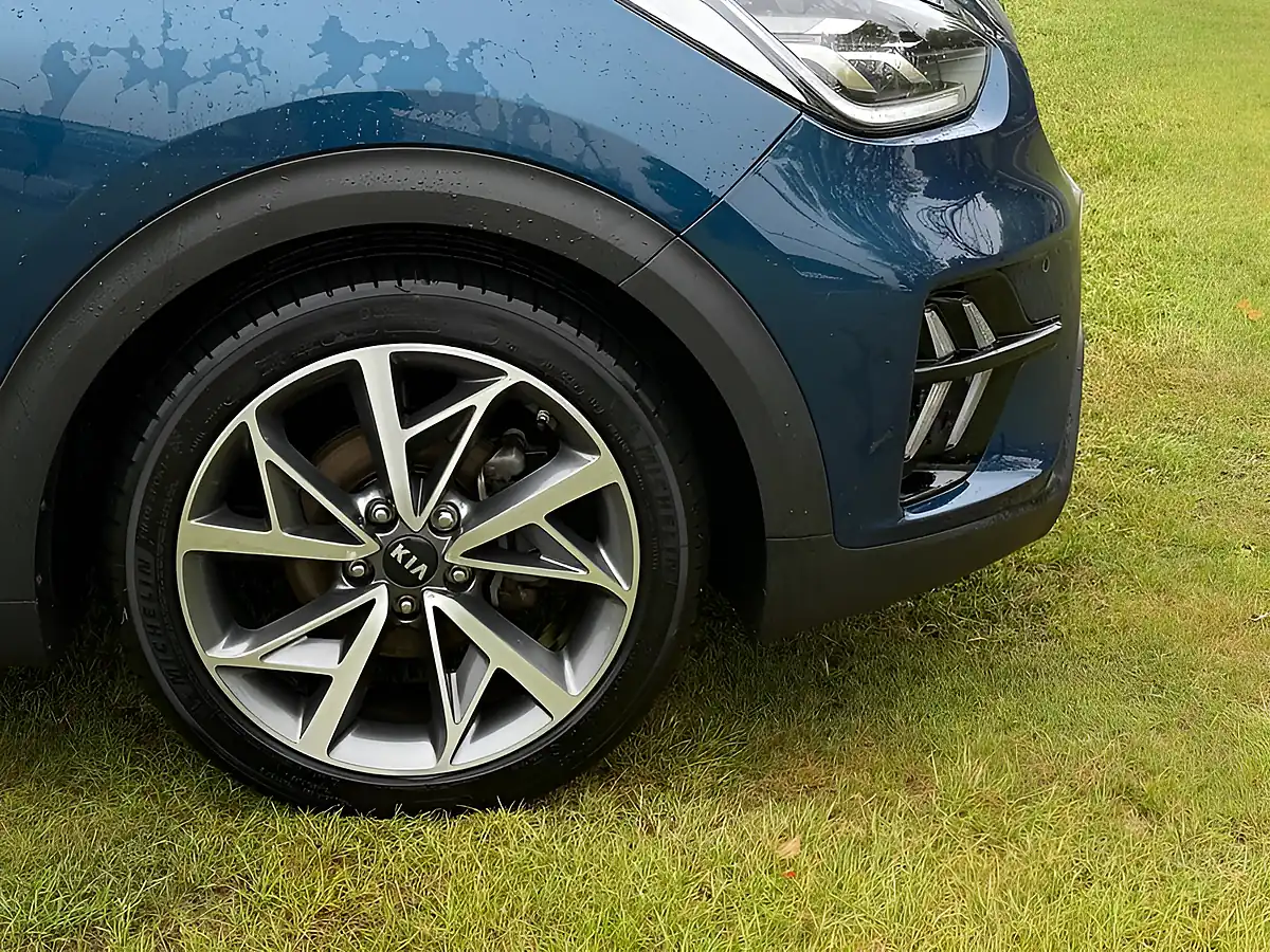 Used 2020 Kia Niro 4 Blue - Interior and Exterior details 7