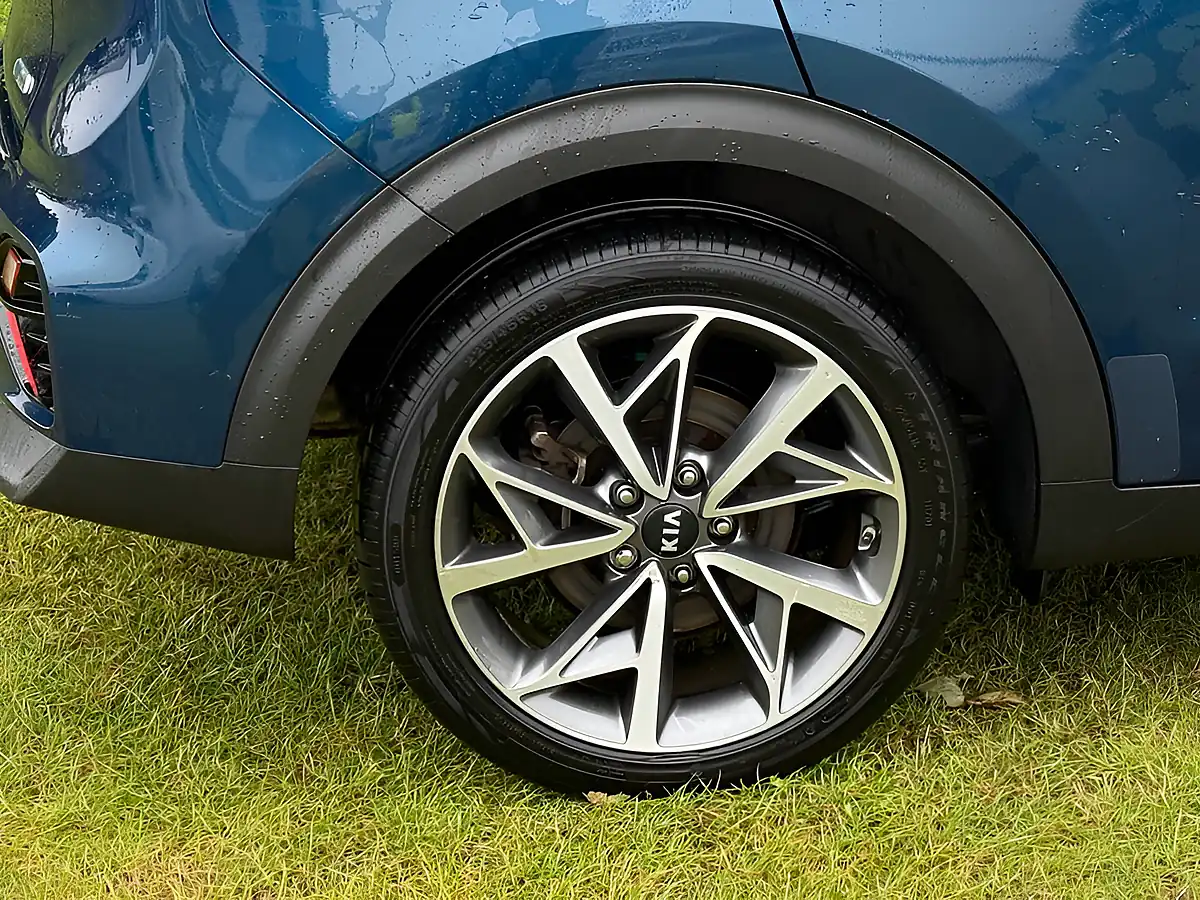 Used 2020 Kia Niro 4 Blue - Interior and Exterior details 8