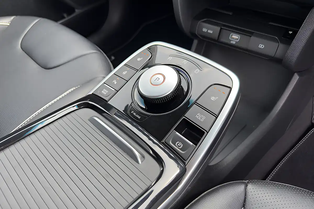 Used 2020 Kia Niro 4 Blue - Interior and Exterior details 10