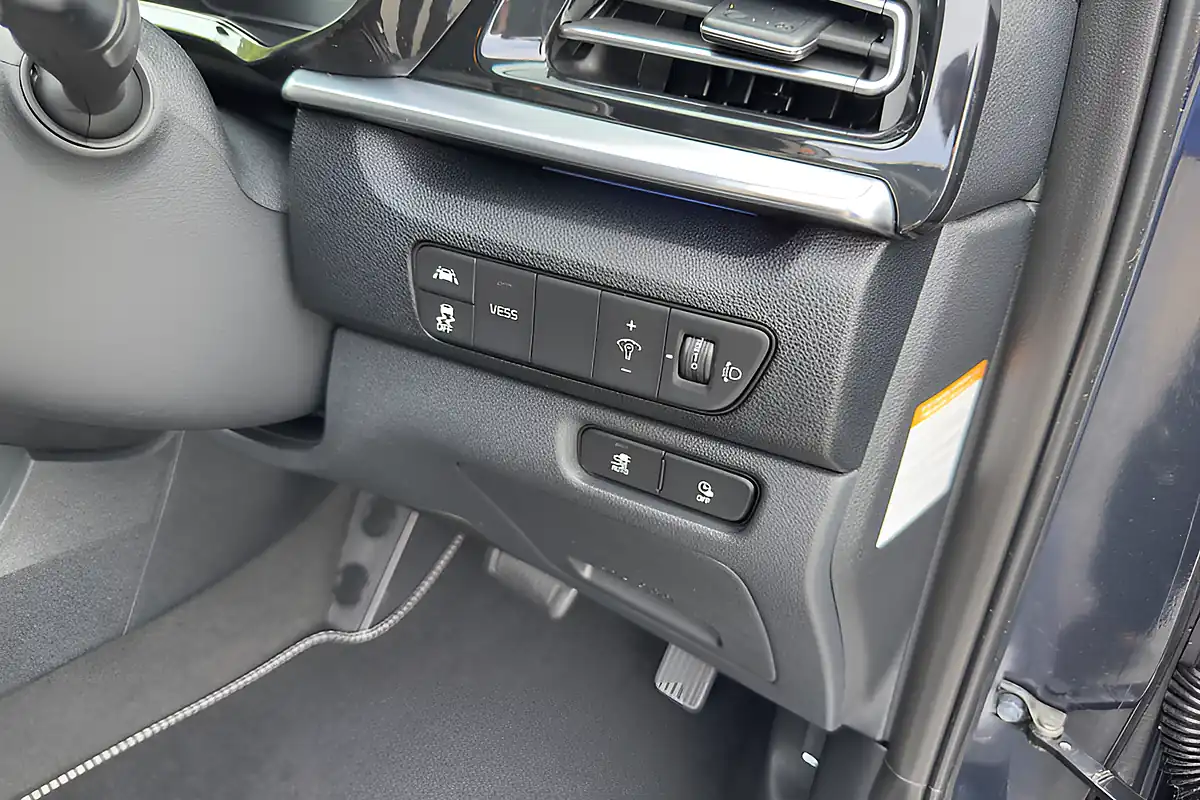 Used 2020 Kia Niro 4 Blue - Interior and Exterior details 11