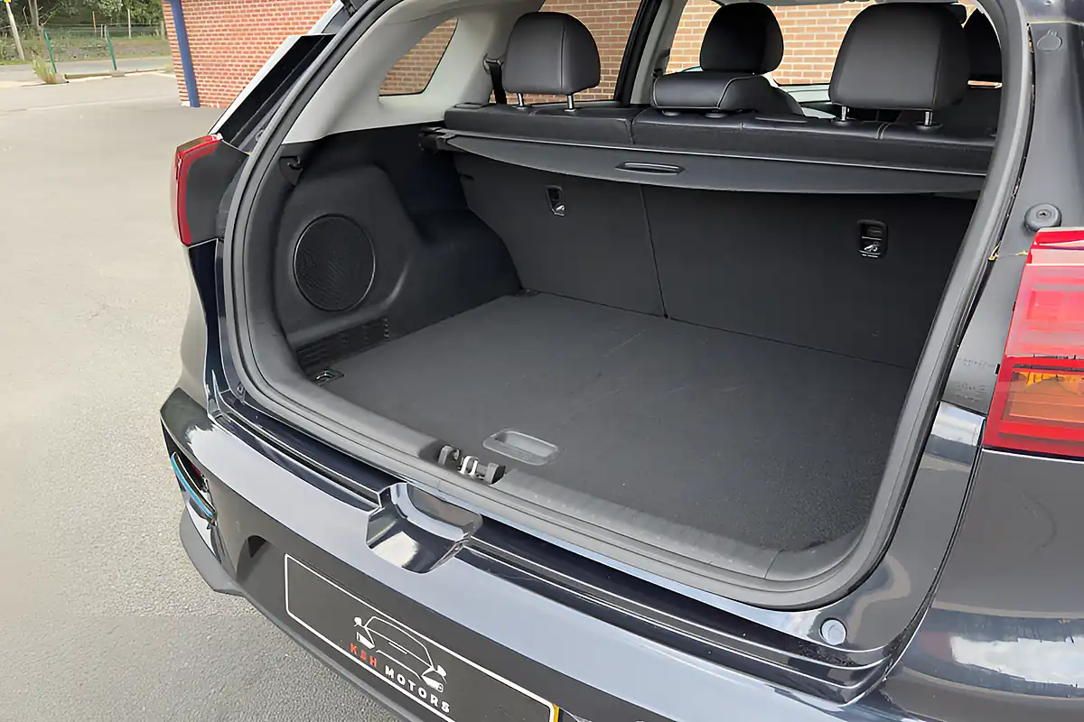 Used 2020 Kia Niro 4 Blue - Interior and Exterior details 13