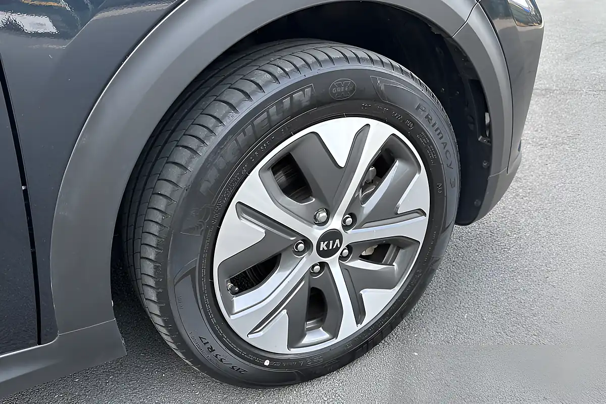 Used 2020 Kia Niro 4 Blue - Interior and Exterior details 14
