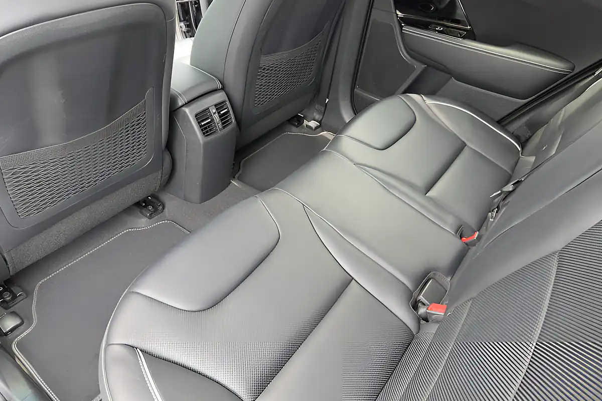 Used 2020 Kia Niro 4 Blue - Interior and Exterior details 19