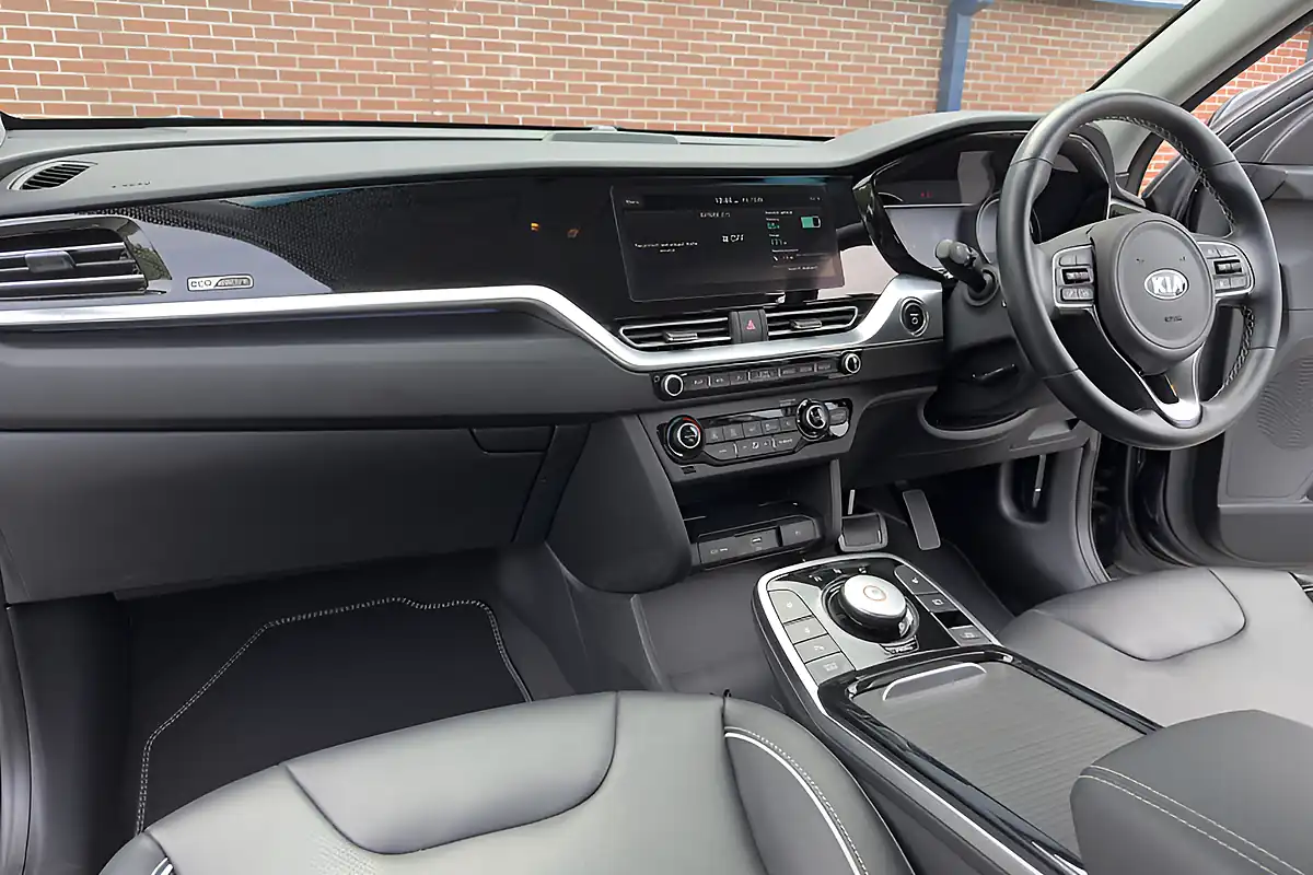 Used 2020 Kia Niro 4 Blue - Interior and Exterior details 5