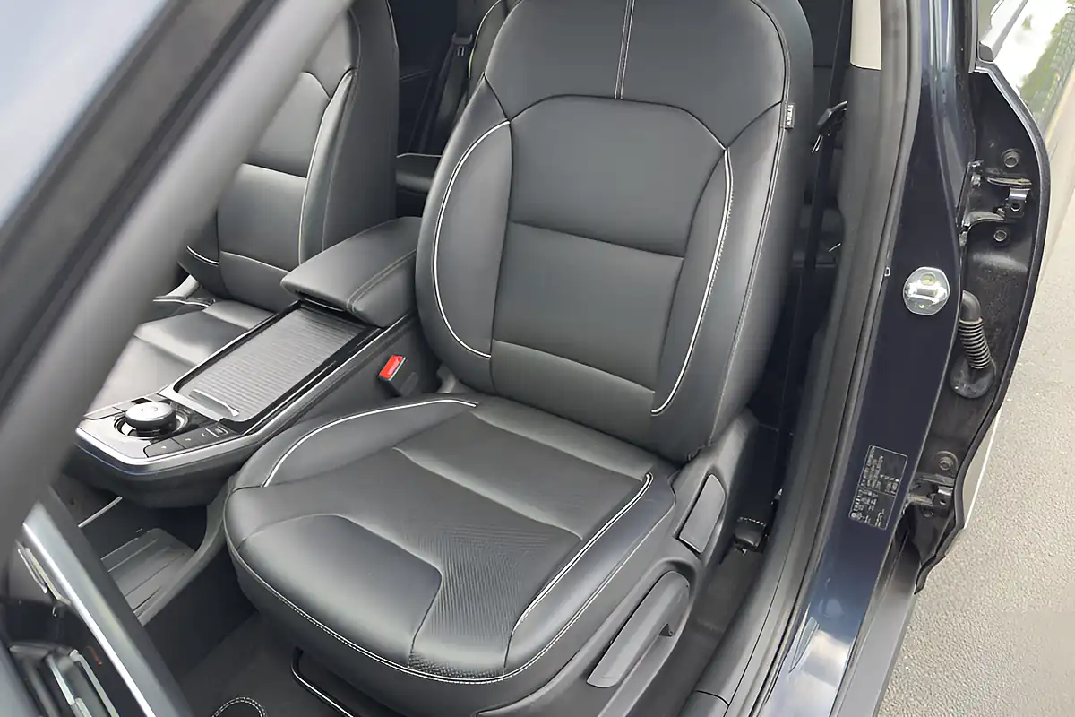 Used 2020 Kia Niro 4 Blue - Interior and Exterior details 6