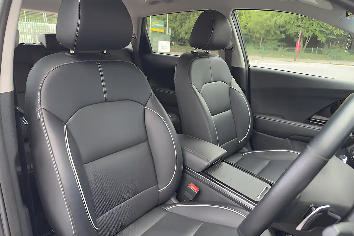 Used 2020 Kia Niro 4 Blue - Interior and Exterior details 7