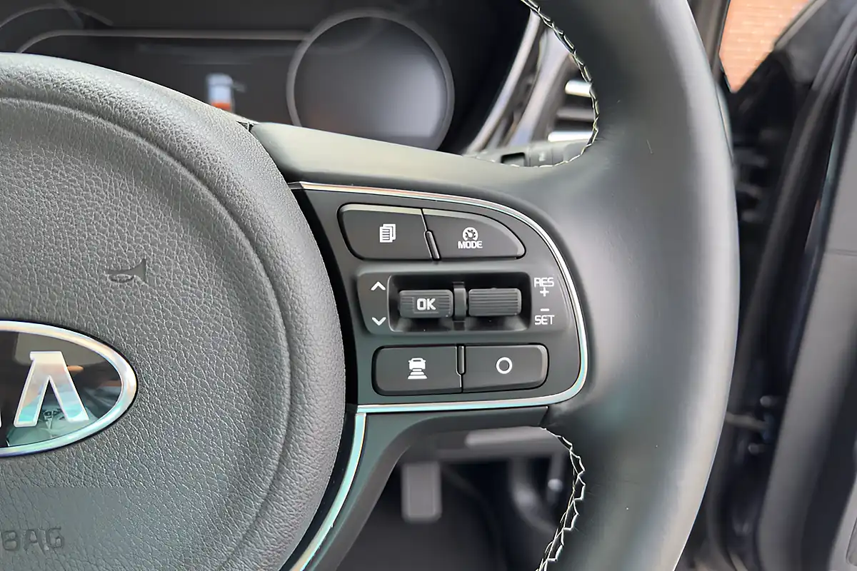 Used 2020 Kia Niro 4 Blue - Interior and Exterior details 8