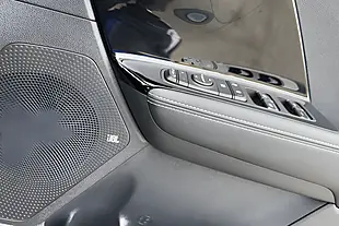 Used 2020 Kia Niro 4 Blue - Interior and Exterior details 9